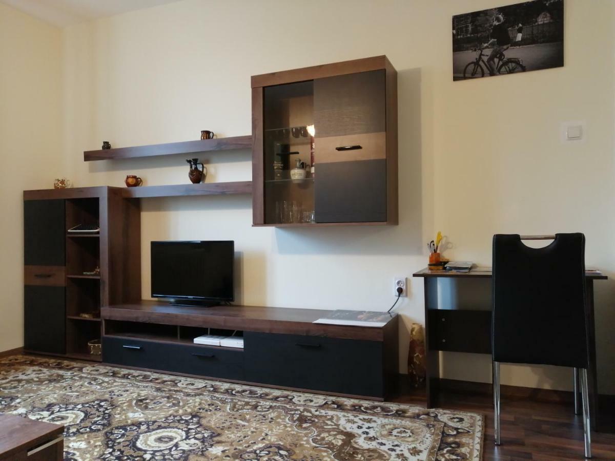 Academic Apartment *